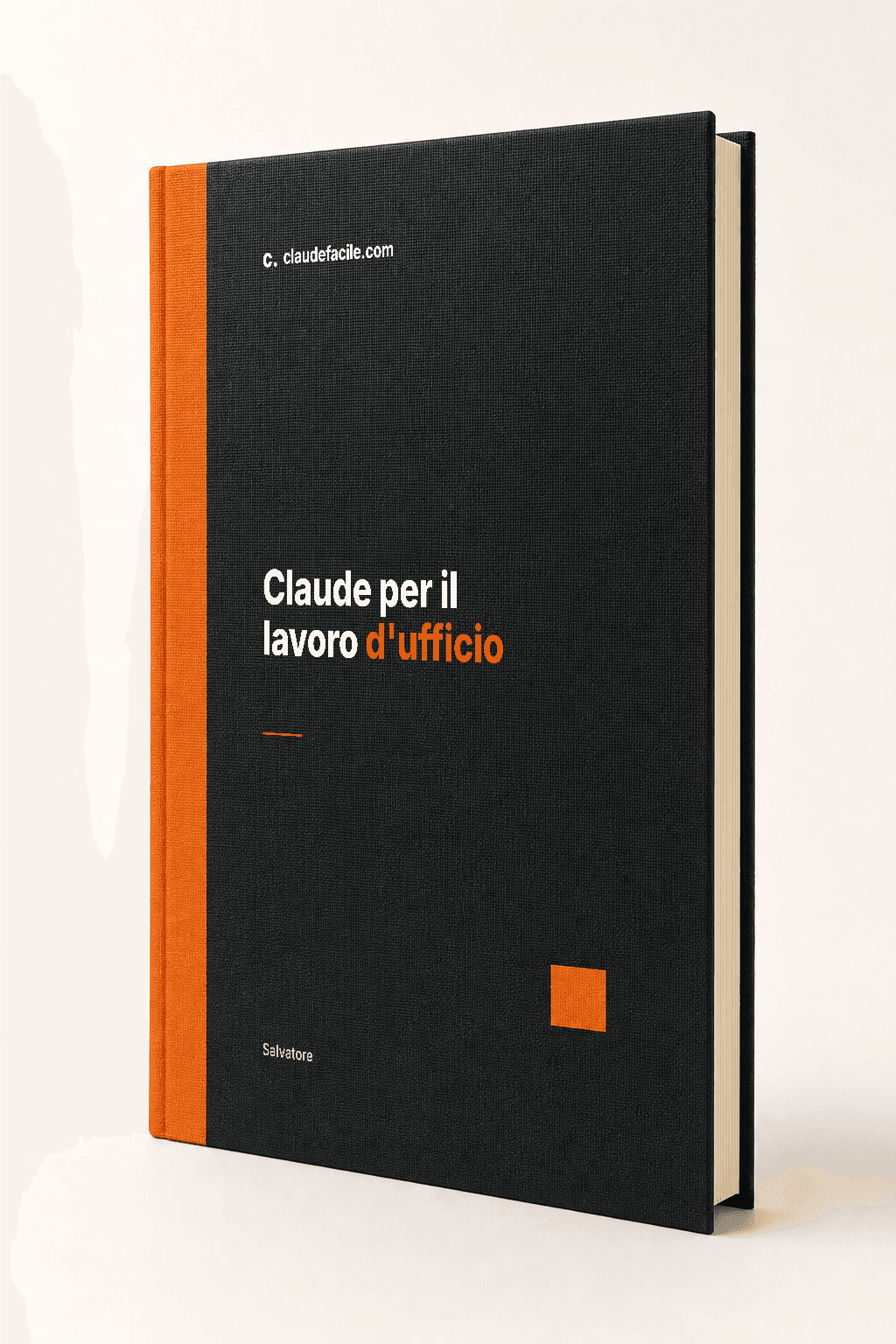 Un libro rilegato nero con costola arancione: sulla copertina il titolo "Claude per il lavoro d’ufficio", il logo claudefacile.com e la firma di Salvatore